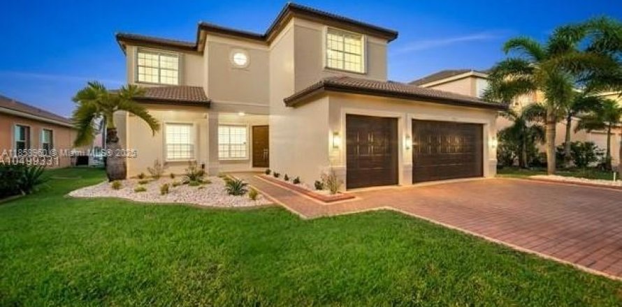 House in Miramar, Florida 6 bedrooms, 283.82 sq.m. № 1890703