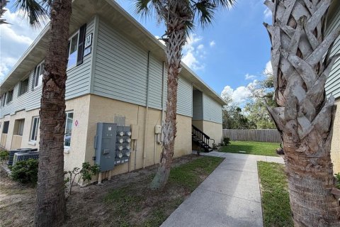 Condo in Brandon, Florida, 2 bedrooms № 2220025