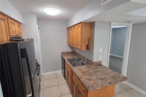 Condo in Brandon, Florida, 2 bedrooms № 2220025 - photo 10