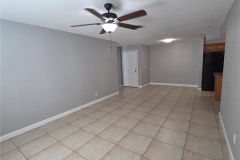 Condo in Brandon, Florida, 2 bedrooms № 2220025 - photo 8