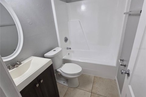 Condo in Brandon, Florida, 2 bedrooms № 2220025 - photo 14