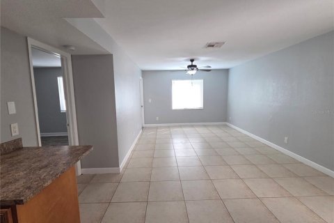 Condo in Brandon, Florida, 2 bedrooms № 2220025 - photo 6