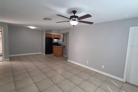 Condo in Brandon, Florida, 2 bedrooms № 2220025 - photo 7
