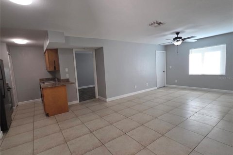 Condo in Brandon, Florida, 2 bedrooms № 2220025 - photo 5