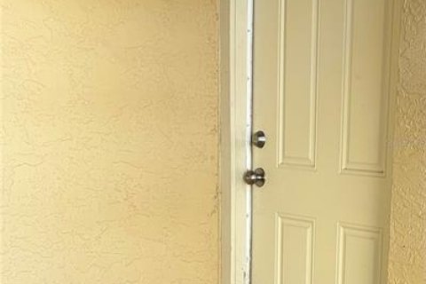 Condo in Brandon, Florida, 2 bedrooms № 2220025 - photo 3