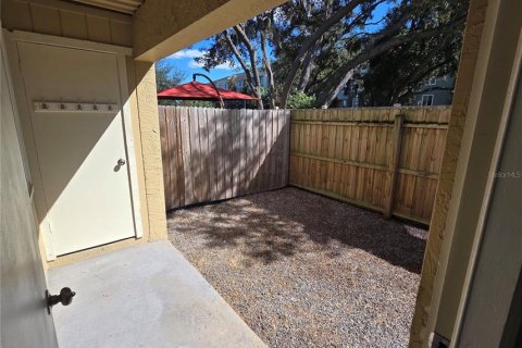 Condo in Brandon, Florida, 2 bedrooms № 2220025 - photo 15