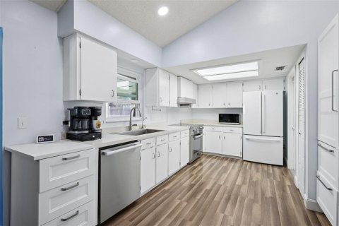 House in Brandon, Florida 3 bedrooms, 153.29 sq.m. № 2103629 - photo 9