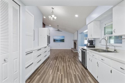 House in Brandon, Florida 3 bedrooms, 153.29 sq.m. № 2103629 - photo 11