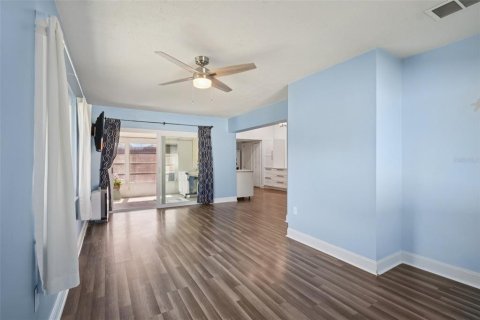 House in Brandon, Florida 3 bedrooms, 153.29 sq.m. № 2103629 - photo 17