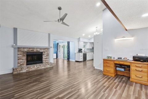 House in Brandon, Florida 3 bedrooms, 153.29 sq.m. № 2103629 - photo 6