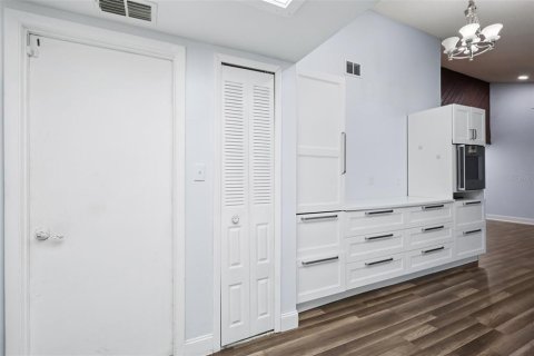 House in Brandon, Florida 3 bedrooms, 153.29 sq.m. № 2103629 - photo 10