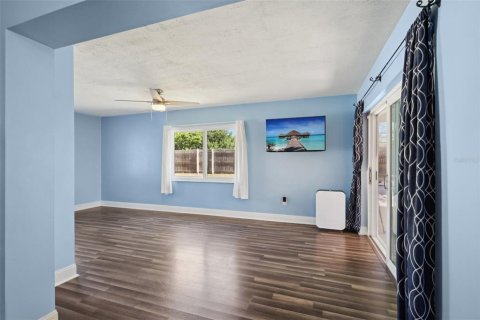 House in Brandon, Florida 3 bedrooms, 153.29 sq.m. № 2103629 - photo 12