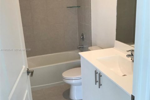 Купить виллу или дом в Майами, Флорида 3 спальни, 127.09м2, № 2079610 - фото 7
