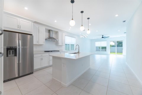 House in Port St. Lucie, Florida 3 bedrooms, 185.62 sq.m. № 1888884 - photo 10
