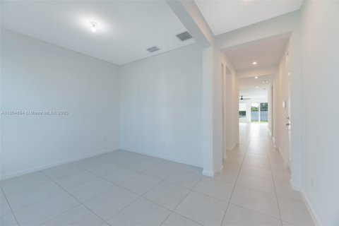 House in Port St. Lucie, Florida 3 bedrooms, 185.62 sq.m. № 1888884 - photo 5