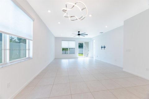 House in Port St. Lucie, Florida 3 bedrooms, 185.62 sq.m. № 1888884 - photo 28