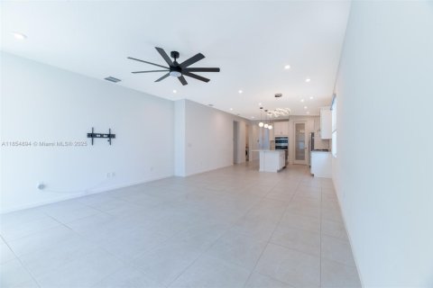 House in Port St. Lucie, Florida 3 bedrooms, 185.62 sq.m. № 1888884 - photo 30