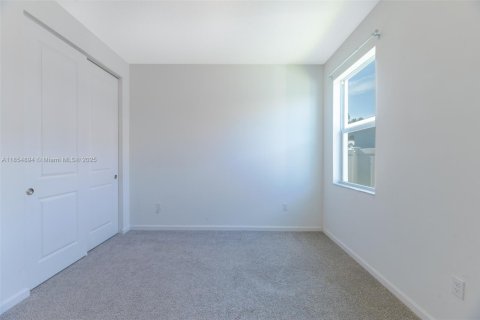 House in Port St. Lucie, Florida 3 bedrooms, 185.62 sq.m. № 1888884 - photo 19