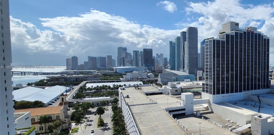 Condo in Miami, Florida, 1 bedroom № 1858711