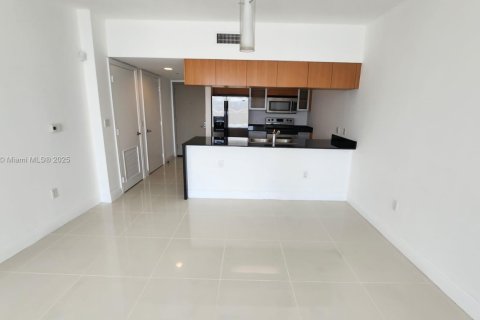 Condo in Miami, Florida, 1 bedroom  № 1858711 - photo 6
