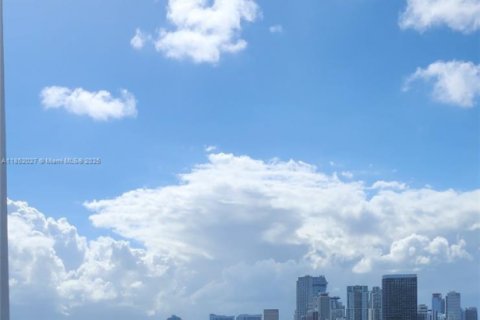 Condo in Miami, Florida, 1 bedroom  № 1858711 - photo 3