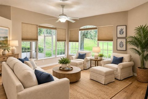 House in Lady Lake, Florida 2 bedrooms, 148.46 sq.m. № 2317480 - photo 2