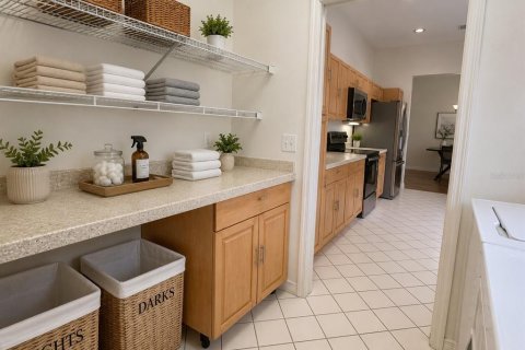 House in Lady Lake, Florida 2 bedrooms, 148.46 sq.m. № 2317480 - photo 5