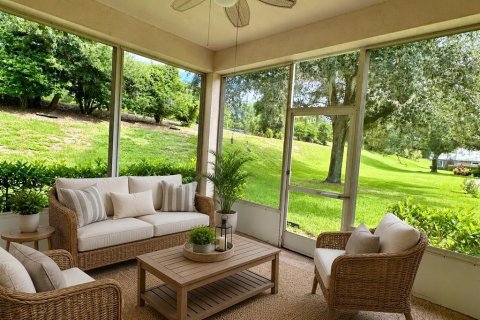 House in Lady Lake, Florida 2 bedrooms, 148.46 sq.m. № 2317480 - photo 10