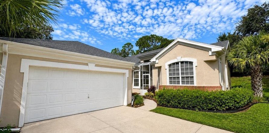 House in Lady Lake, Florida 2 bedrooms, 148.46 sq.m. № 2317480