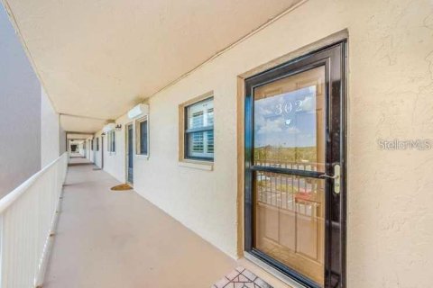 Copropriété à louer à Indian Shores, Floride: 2 chambres, 91.97 m2 № 2114806 - photo 4