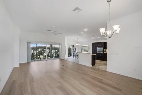 Casa en venta en The Villages, Florida, 3 dormitorios, 187.29 m2 № 1904913 - foto 6