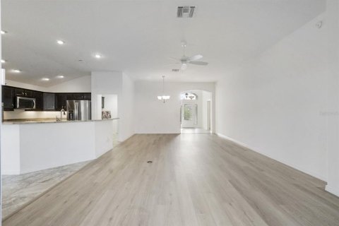 Casa en venta en The Villages, Florida, 3 dormitorios, 187.29 m2 № 1904913 - foto 10