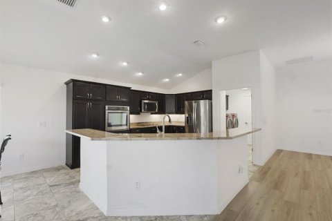 Casa en venta en The Villages, Florida, 3 dormitorios, 187.29 m2 № 1904913 - foto 11