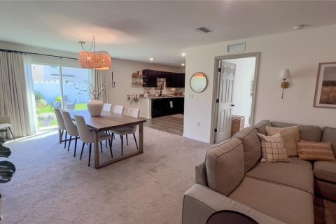 House in Sun City Center, Florida 4 bedrooms, 164.53 sq.m. № 1758170 - photo 5
