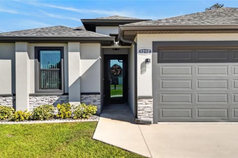 Commercial property in Port Charlotte, Florida 6 bedrooms, 259.29 sq.m. № 2402770 - photo 2