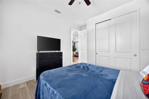 Commercial property in Port Charlotte, Florida 6 bedrooms, 259.29 sq.m. № 2402770 - photo 20