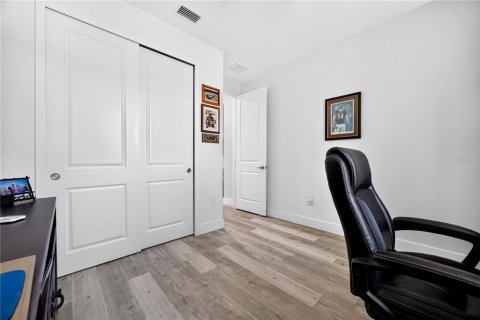Commercial property in Port Charlotte, Florida 6 bedrooms, 259.29 sq.m. № 2402770 - photo 23