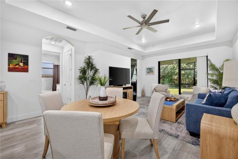 Commercial property in Port Charlotte, Florida 6 bedrooms, 259.29 sq.m. № 2402770 - photo 9