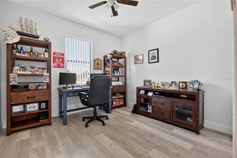 Commercial property in Port Charlotte, Florida 6 bedrooms, 259.29 sq.m. № 2402770 - photo 22