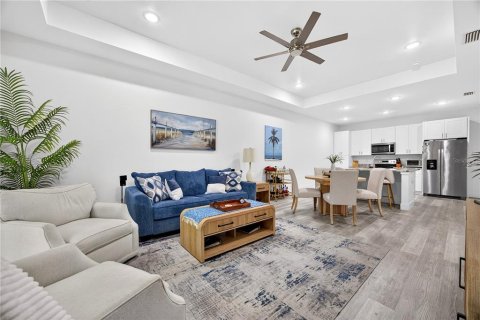 Commercial property in Port Charlotte, Florida 6 bedrooms, 259.29 sq.m. № 2402770 - photo 13