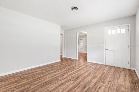 Купить виллу или дом в Уайлдвуд, Флорида 6 комнат, 107.3м2, № 2149628 - фото 4