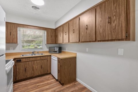 Купить виллу или дом в Уайлдвуд, Флорида 6 комнат, 107.3м2, № 2149628 - фото 13