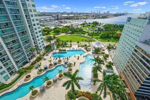 Condo in Miami, Florida, 1 bedroom  № 1726249 - photo 2
