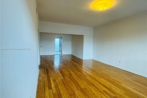 Villa ou maison à louer à Miami Beach, Floride: 2 chambres, 125.42 m2 № 1946932 - photo 2
