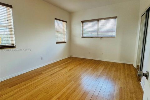 Villa ou maison à louer à Miami Beach, Floride: 2 chambres, 125.42 m2 № 1946932 - photo 7