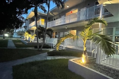 Снять в аренду виллу или дом в Майами-Бич, Флорида 2 спальни, 125.42м2, № 1946932 - фото 18