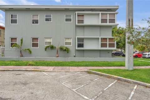 Villa ou maison à louer à Miami Beach, Floride: 2 chambres, 125.42 m2 № 1946932 - photo 14