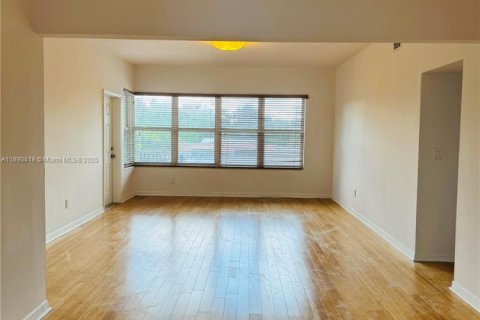 Villa ou maison à louer à Miami Beach, Floride: 2 chambres, 125.42 m2 № 1946932 - photo 3
