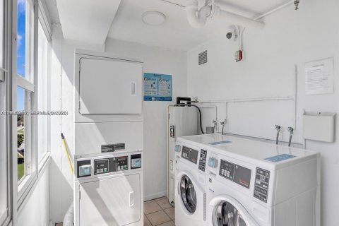 Condominio en alquiler en North Bay Village, Florida, 3 dormitorios, 120.96 m2 № 1993332 - foto 23