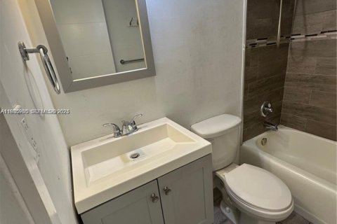 Condominio en alquiler en North Bay Village, Florida, 3 dormitorios, 120.96 m2 № 1993332 - foto 12